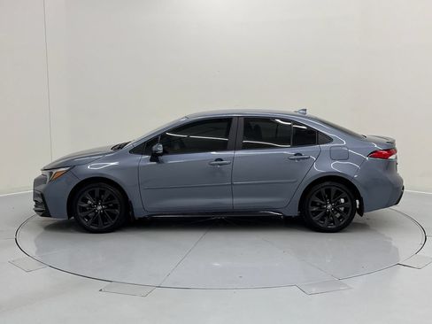 Used 2024 Toyota Corolla SE w/ SE Convenience Package FWD image 3