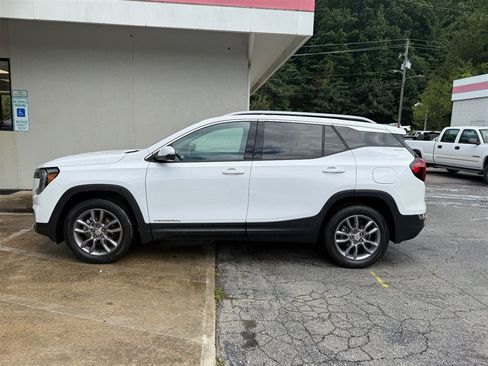 Used 2022 GMC Terrain SLT w/ Tech Package AWD/4WD image 17