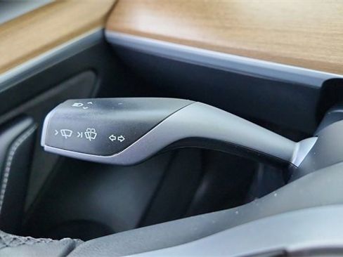 Used 2023 Tesla Model 3 Standard Range image 40