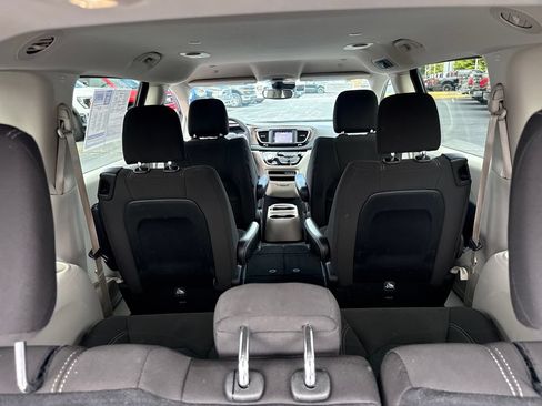 Used 2023 Chrysler Voyager LX FWD image 14