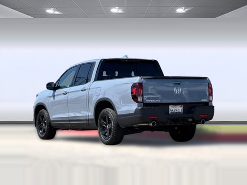 Used 2023 Honda Ridgeline Black Edition image 3