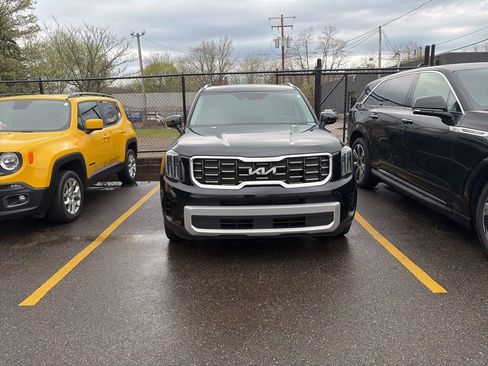 Used 2024 Kia Telluride S w/ S Sunroof Package image 2