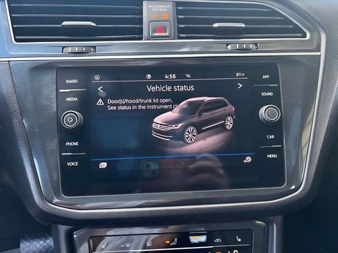 Used 2022 Volkswagen Tiguan SE w/ Panoramic Sunroof Package FWD image 27