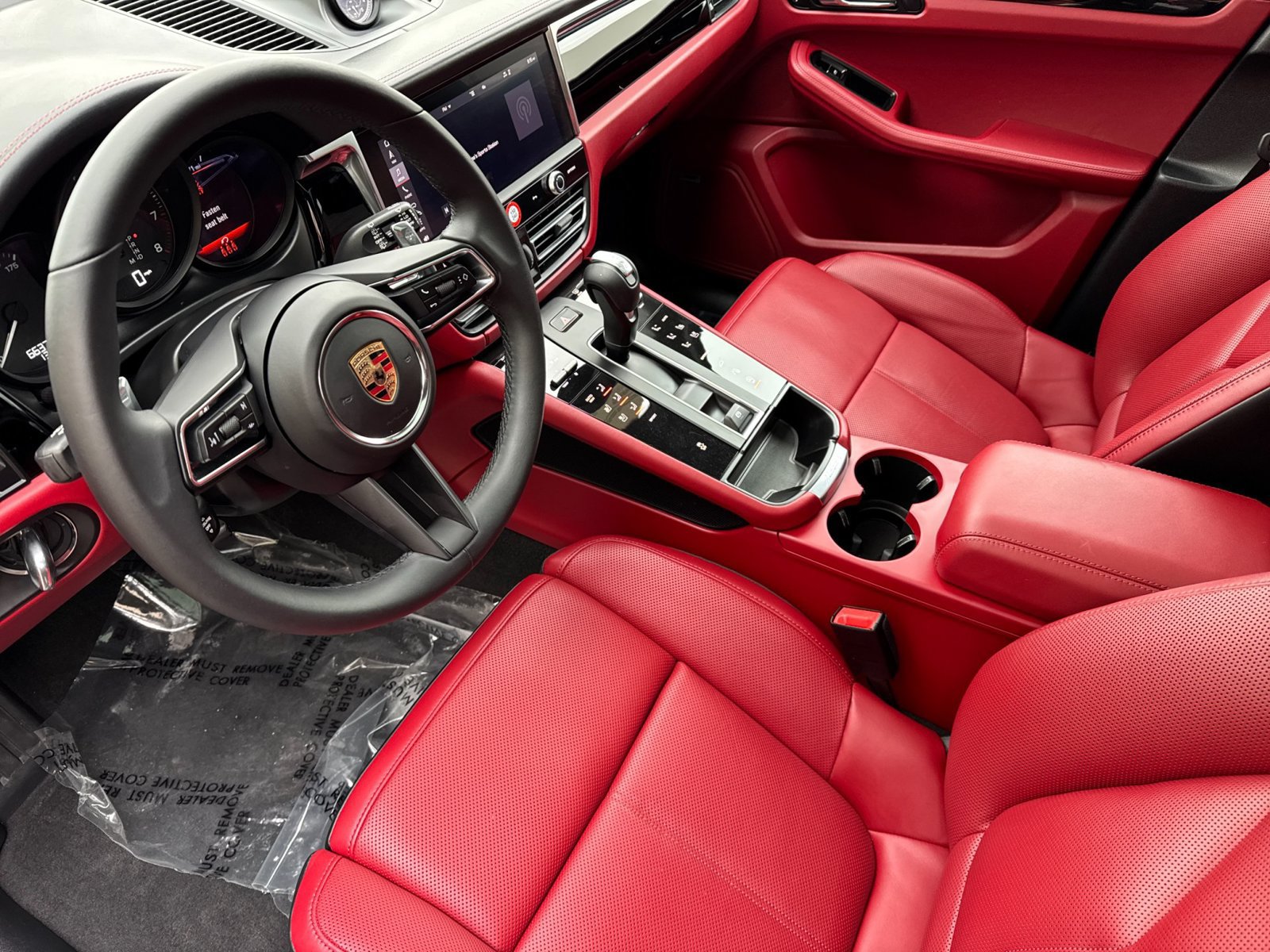 Certified 2025 Porsche Macan AWD/4WD image 4