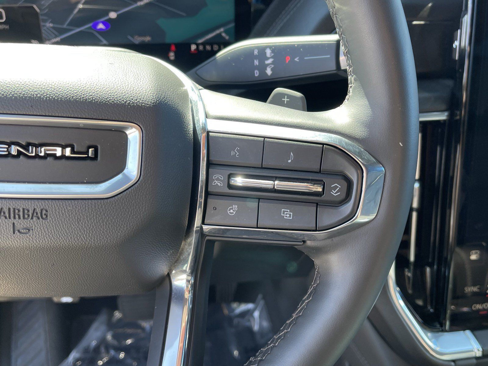 Used 2025 GMC Yukon XL Denali AWD/4WD image 23