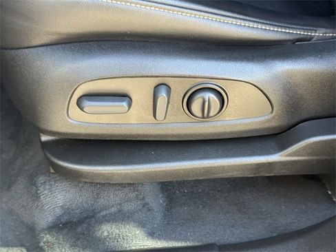 Used 2023 Chevrolet Traverse LT image 27