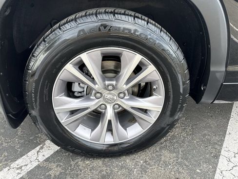 Used 2015 Toyota Highlander XLE image 21