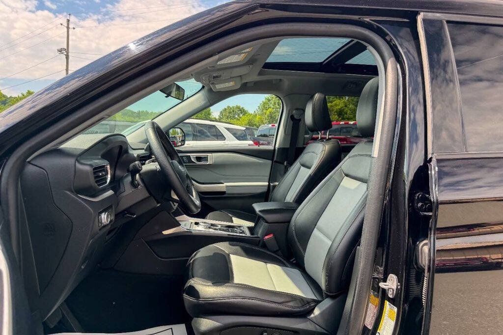 Used 2023 Ford Explorer XLT w/ Equipment Group 202A AWD/4WD image 21