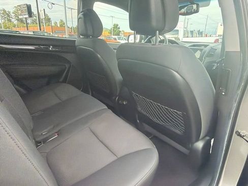 Used 2011 Kia Sorento LX w/ Convenience Pkg AWD/4WD image 12