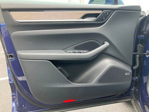 Used 2024 Porsche Macan 4 Electric image 21