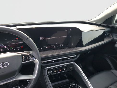 Used 2025 Audi Q5 Premium w/ Convenience Package image 28