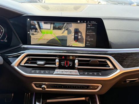 Used 2022 BMW X7 M50i w/ Executive Package image 22