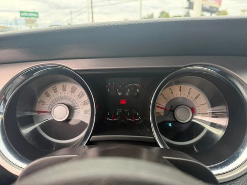 Used 2011 Ford Mustang Premium w/ 202A Rapid Spec Order Code RWD image 21