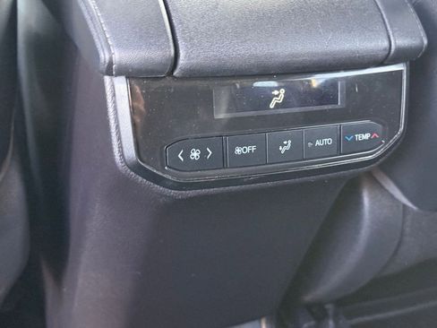 Used 2021 Toyota Highlander XLE image 28