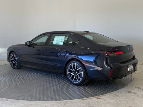 New 2026 BMW 750e xDrive w/ Premium Package image 3