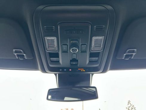 Used 2023 GMC Yukon XL Denali AWD/4WD image 14