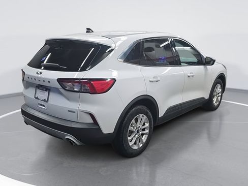 Used 2020 Ford Escape SE image 3