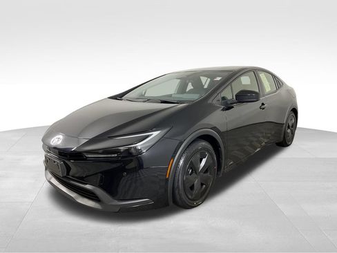 Used 2025 Toyota Prius LE AWD/4WD image 4