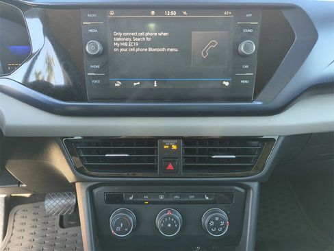 Used 2022 Volkswagen Taos SE w/ Panoramic Sunroof Package image 35