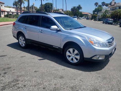 Used 2012 Subaru Outback 2.5i Premium w/ All-Weather Pkg AWD/4WD image 5