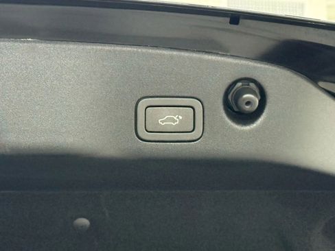 Used 2017 Jaguar XJ R-Sport image 32