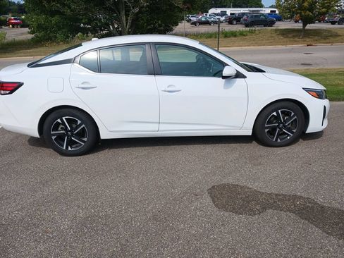 Used 2024 Nissan Sentra SV FWD image 8