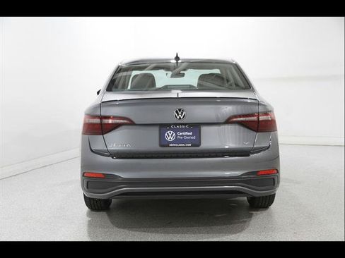 Certified 2023 Volkswagen Jetta SE FWD image 18