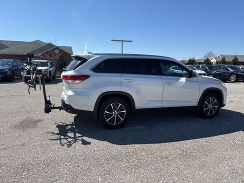 Used 2019 Toyota Highlander XLE image 11