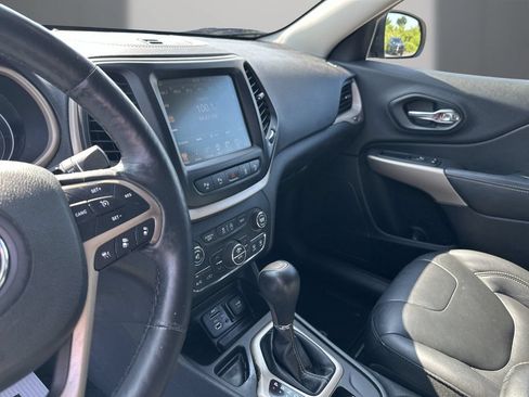 Used 2018 Jeep Cherokee Limited w/ Technology Group FWD image 15