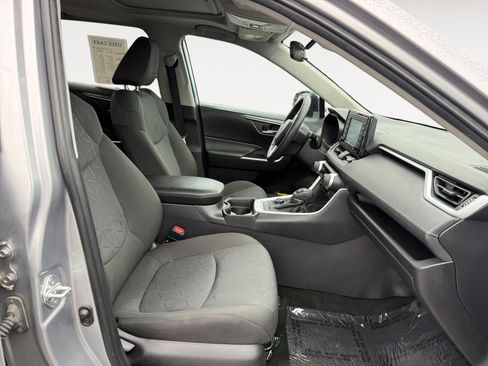 Used 2021 Toyota RAV4 XLE w/ Convenience Package image 19