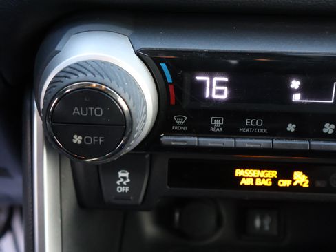 Used 2019 Toyota RAV4 XLE w/ Carpet Mat Package image 26