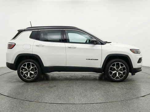 Used 2025 Jeep Compass Limited AWD/4WD image 11