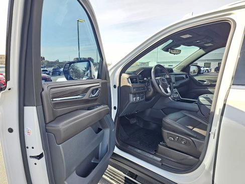 Used 2024 GMC Yukon Denali w/ Denali Reserve Package image 18