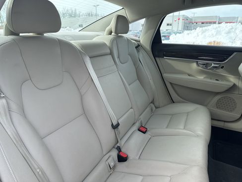 Used 2017 Volvo S90 T6 Momentum w/ Vision Package image 16