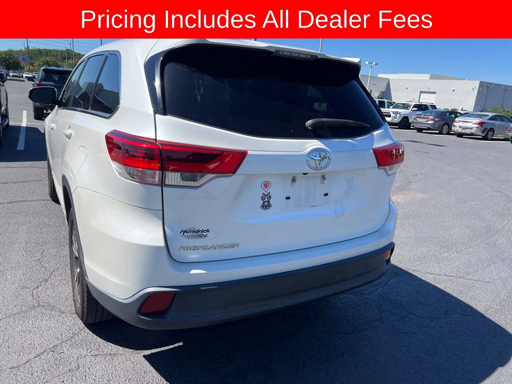 Used 2017 Toyota Highlander LE FWD image 32