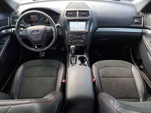Used 2019 Ford Explorer XLT w/ Equipment Group 202A image 11