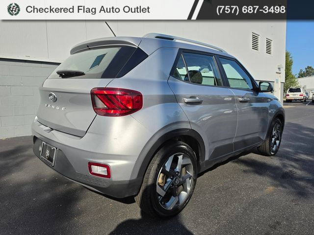 Used 2025 Hyundai Venue SEL FWD image 5