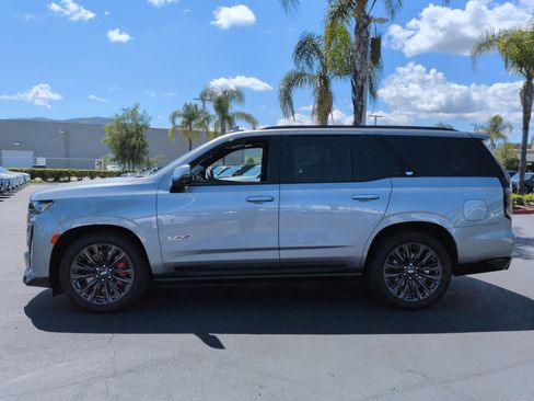 Used 2023 Cadillac Escalade V w/ LPO, ONYX Package image 7