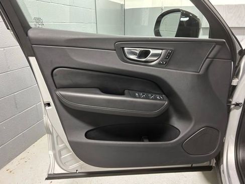 Used 2025 Volvo XC60 B5 Plus AWD/4WD image 7