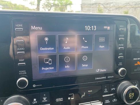 Used 2020 Toyota Highlander XLE AWD/4WD image 22