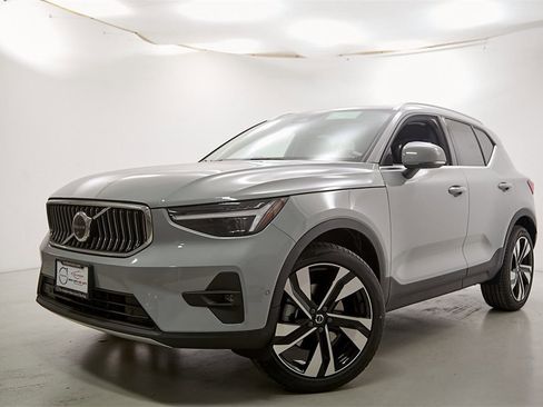 New 2025 Volvo XC40 B5 Plus w/ Climate Package image 1