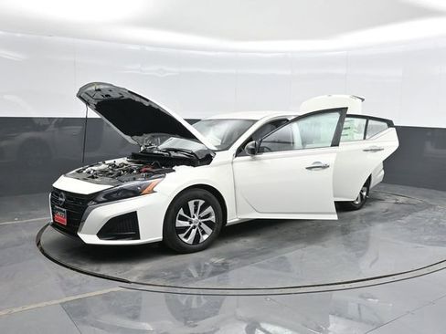 Used 2025 Nissan Altima 2.5 S FWD image 48