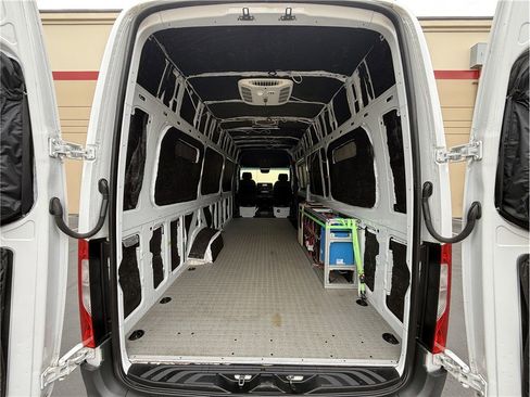 Used 2020 Mercedes-Benz Sprinter 2500 image 18