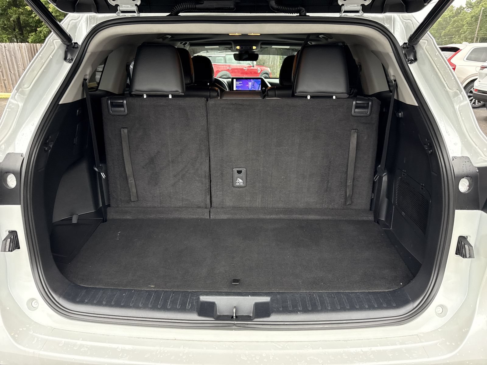 Used 2023 Toyota Highlander XLE FWD image 33