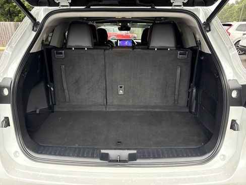 Used 2023 Toyota Highlander XLE FWD image 33