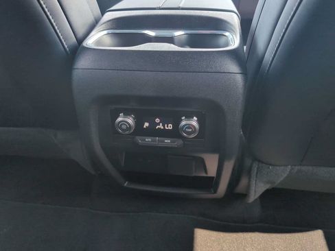 Used 2026 GMC Acadia Elevation w/ Elevation Premium Package FWD image 21