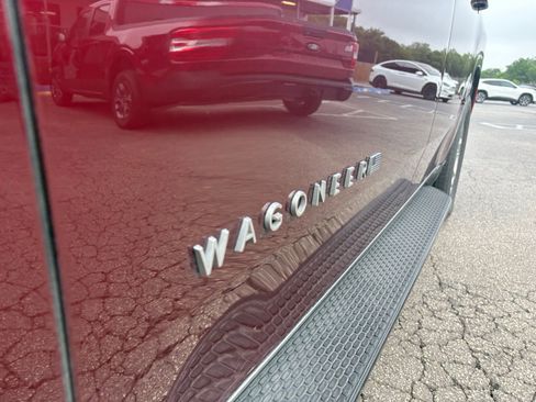 Used 2024 Jeep Wagoneer 2WD image 10