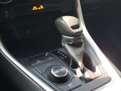 Certified 2025 Toyota RAV4 XLE AWD/4WD image 30