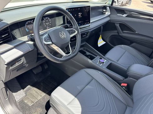 New 2026 Volkswagen Tiguan SE AWD/4WD image 14