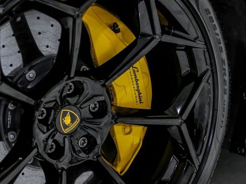 Used 2024 Lamborghini Urus Performante AWD/4WD image 71